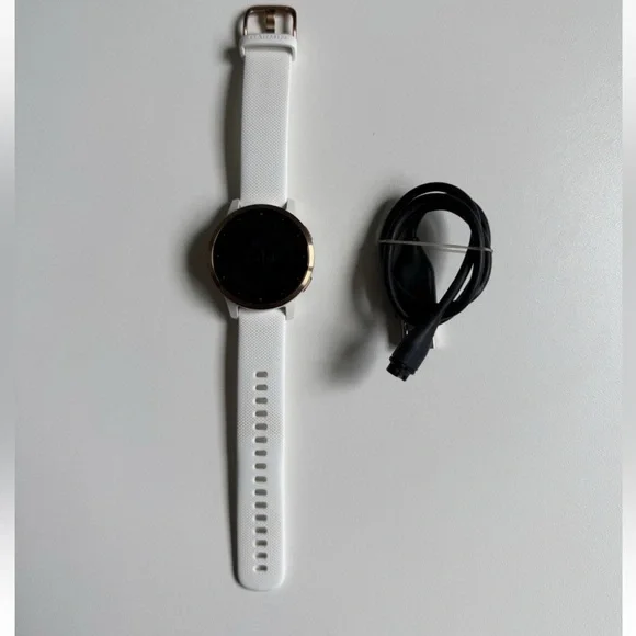 Garmin Vívoactive 4S 40mm, GPS Running Watch, DJ485, White / Rose Gold, EUC - Picture 3 of 14